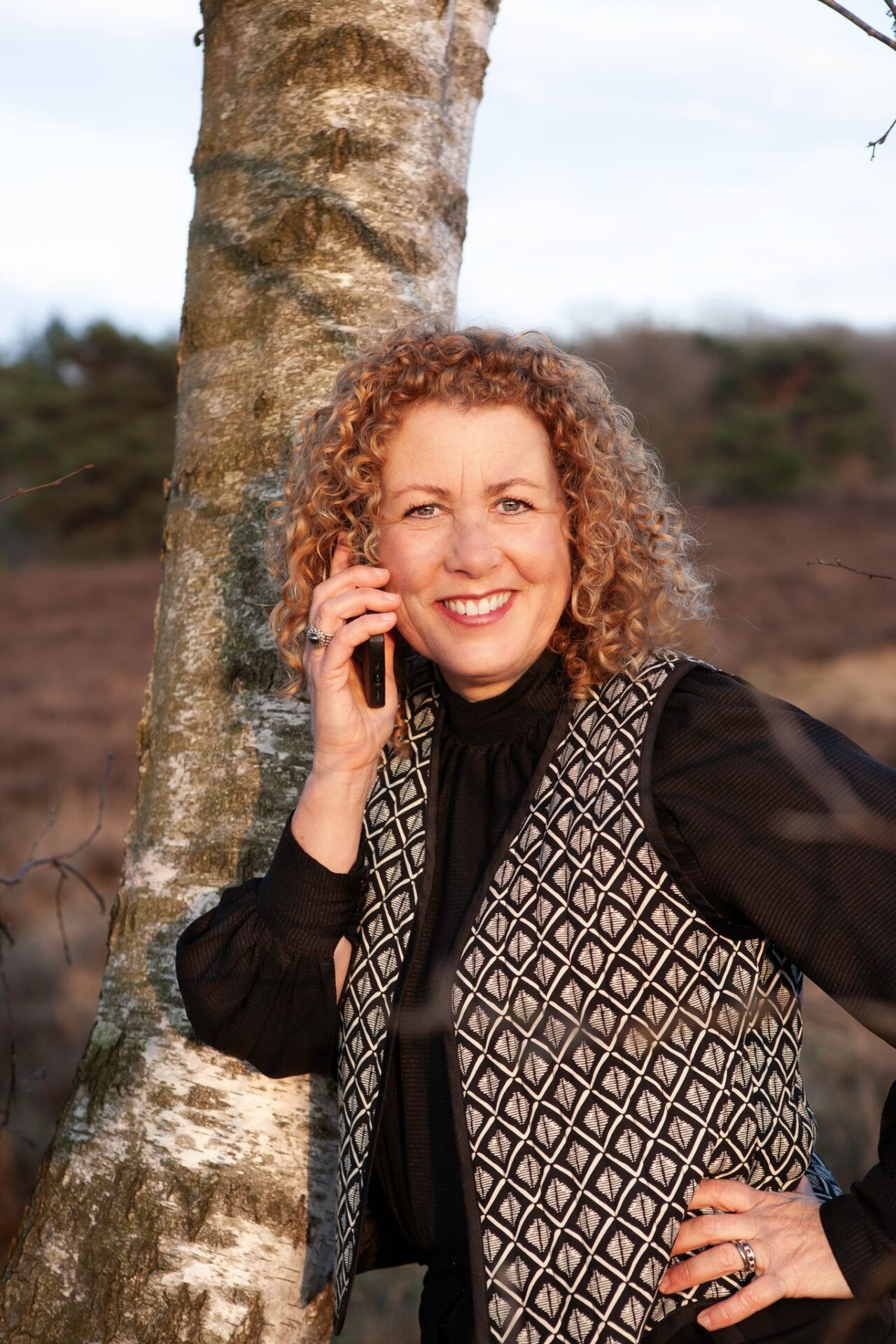 Christie de Lint met telefoon